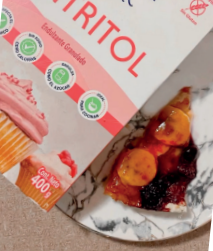 Kuchen de plátano y frutos rojos